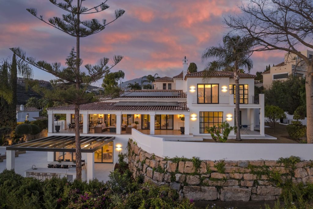How to finance your property purchase on the Costa de sol: Fantastic villa is situated in the El Paraiso area of Benahavis | Spainpropertyadvisor.com