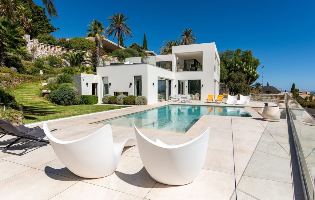 Modern Costa del Sol property with sea view