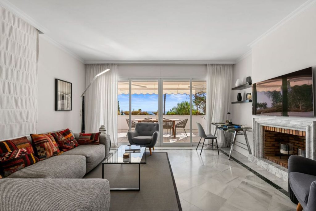 Exclusive Listing – Elegant Beachside Apartment for Sale in Bahia de Marbella with amazing sea views : Spainpropertyadvisor.com