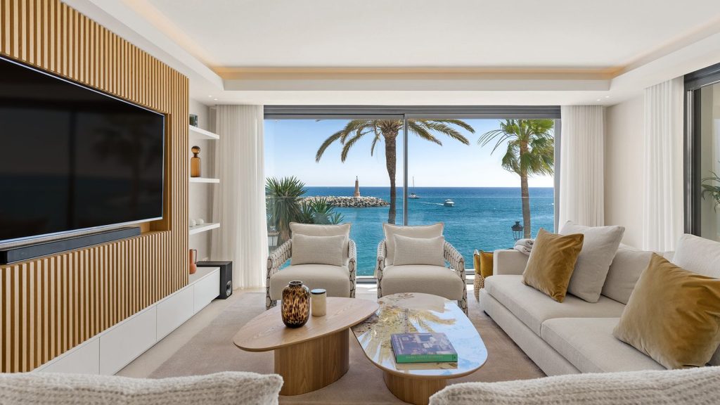 Puerto Banus Beachfront Apartment